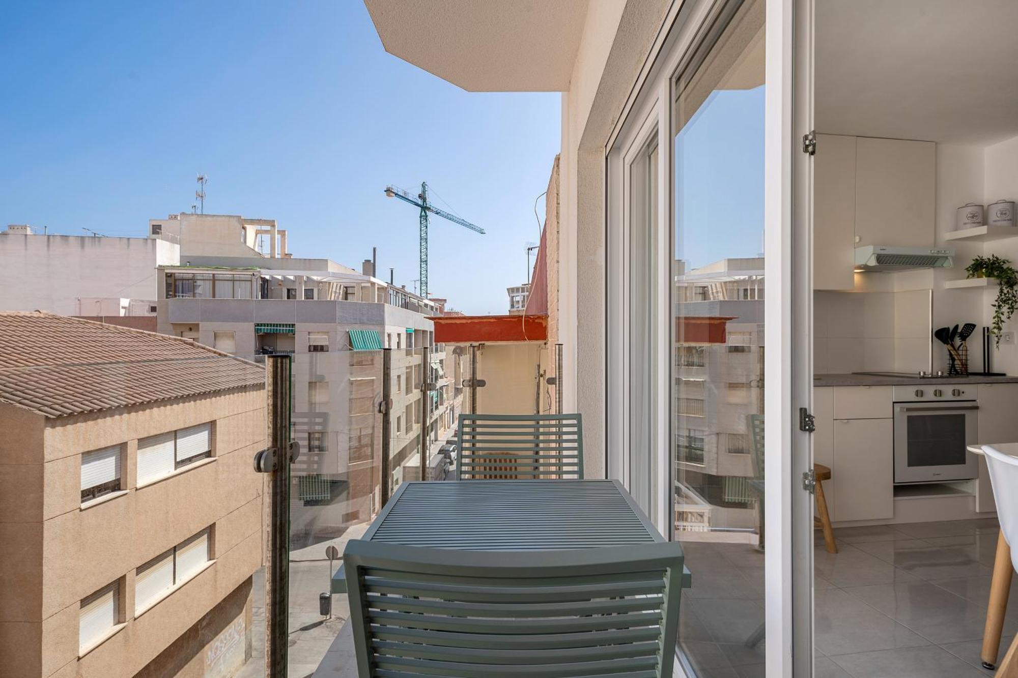 Casa Amorosa Apartment - Close To Beach, City Centre And Bus Station Торрев'єха Екстер'єр фото