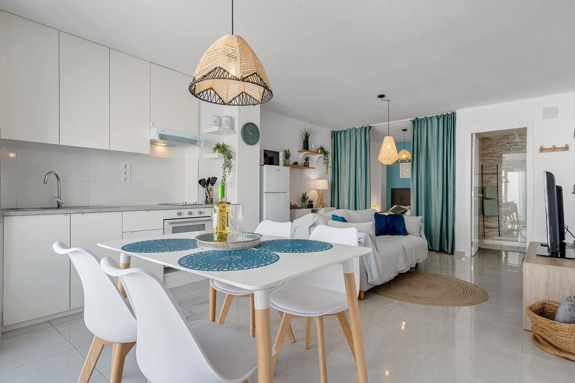 Casa Amorosa Apartment - Close To Beach, City Centre And Bus Station Торрев'єха Екстер'єр фото
